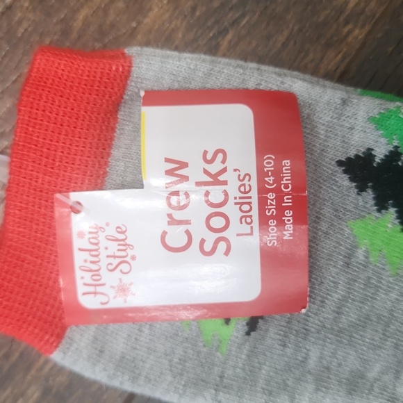 nwt Holiday crew socks ladies sz 4-10 Heather gray Christmas tree print hosiery - Picture 2 of 2